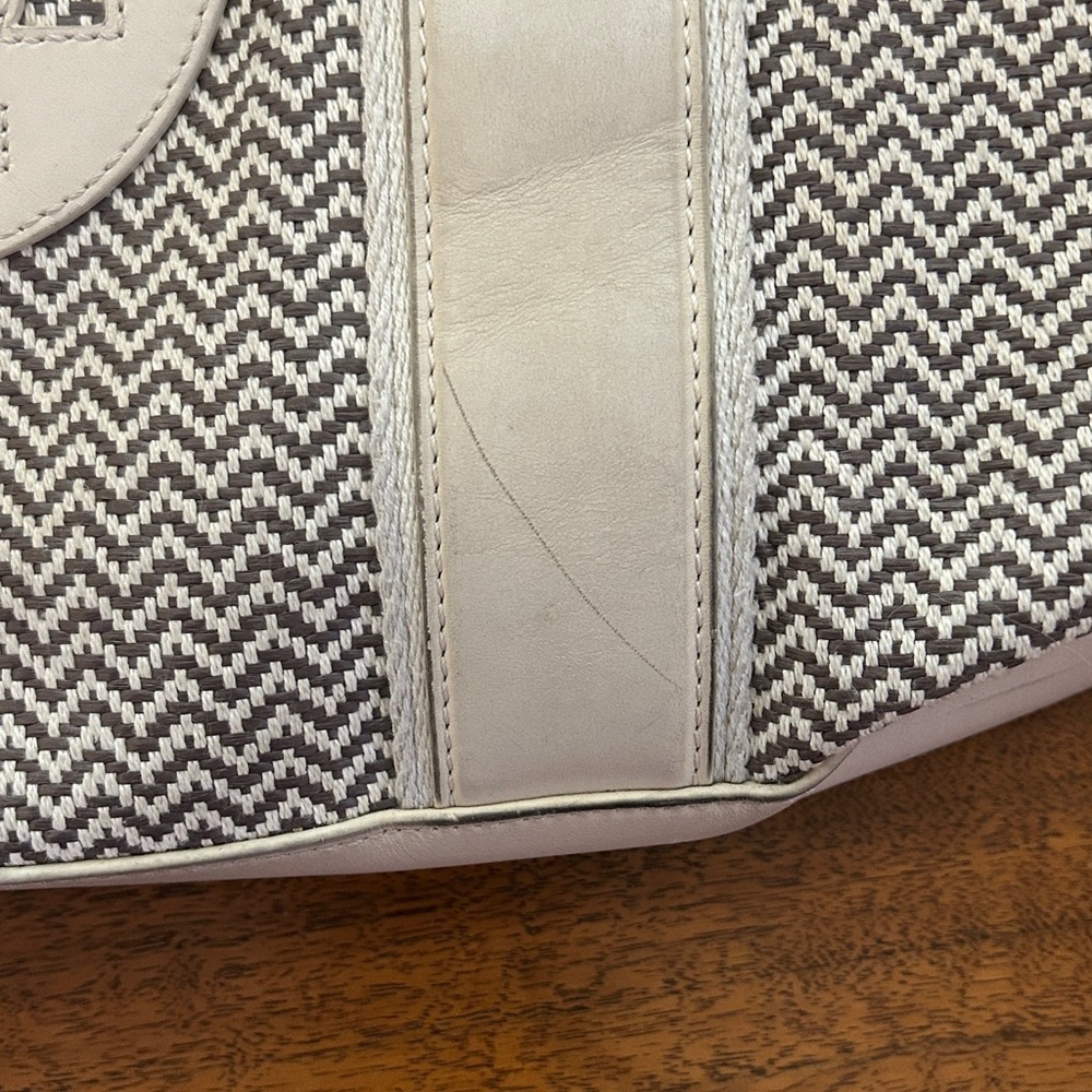 Tory Burch Cream Tote Bag - Picture 14 of 15